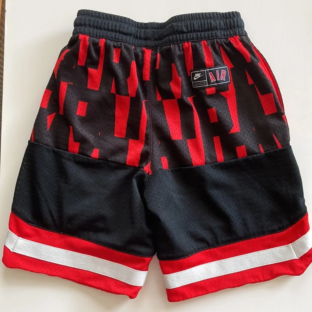 Nike Air mesh black and red athletic shorts size Y Large EUC